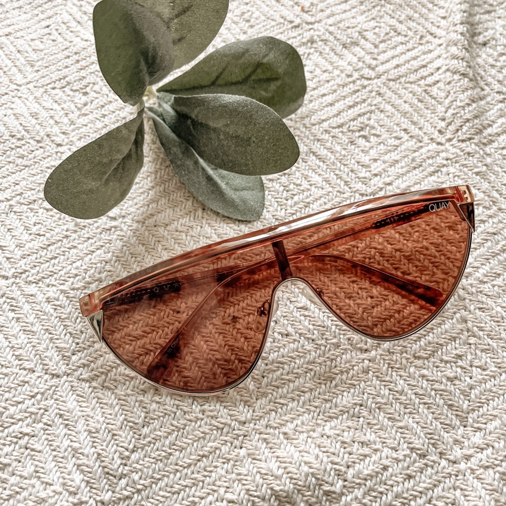 Quay Goldie sunnies